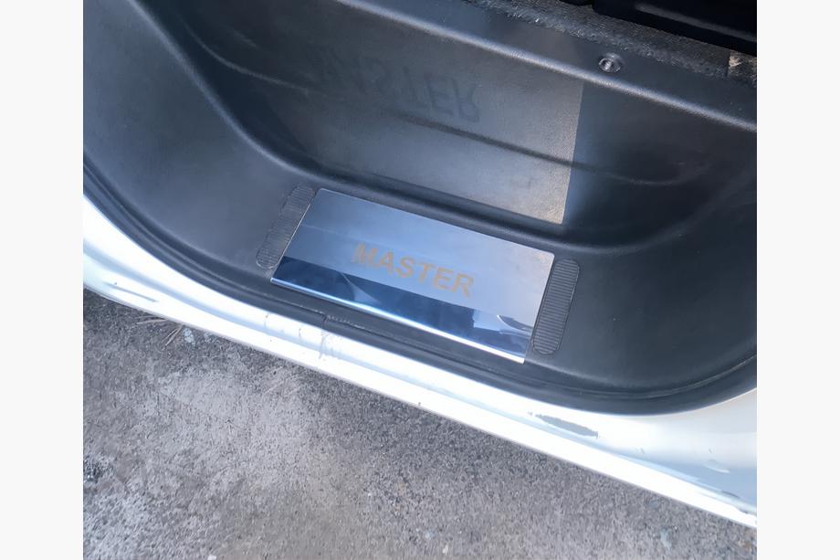 Renault Master 2011-2023 Nakładki na Progi V2 (2 szt, Stal Nierdzewna) Image