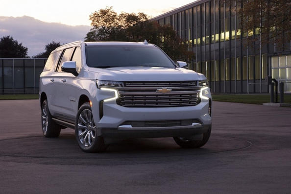 Duży, ośmiomiejscowy SUV Chevroleta Suburban