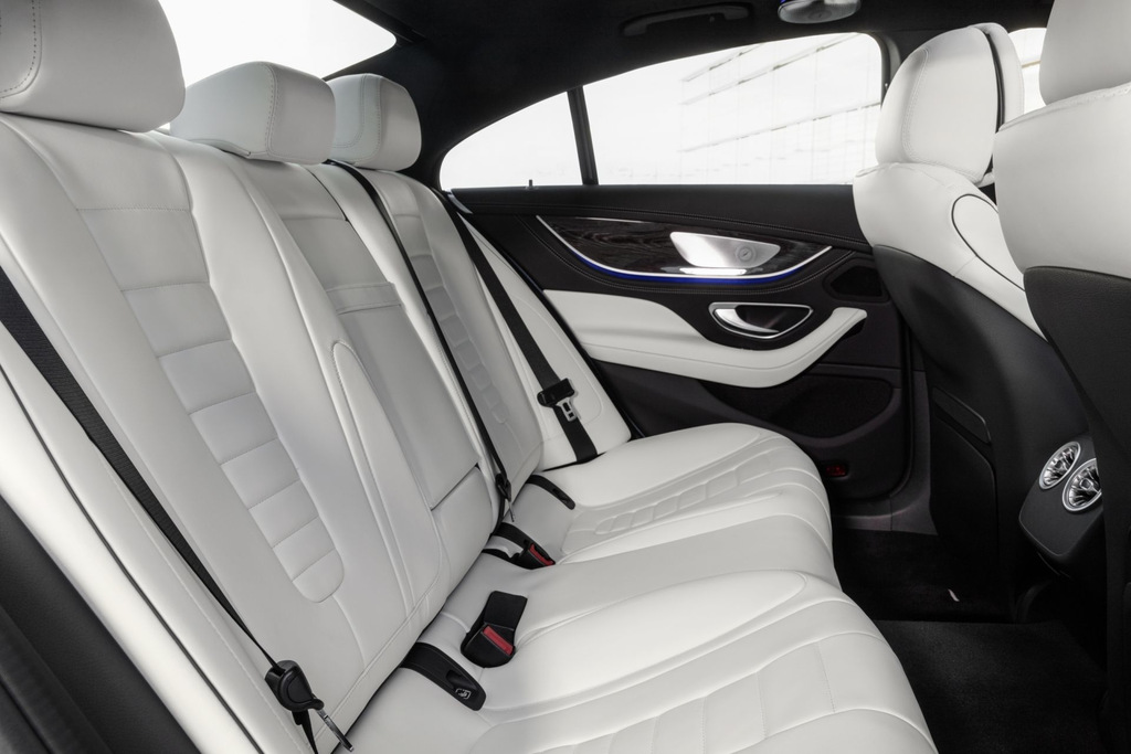 Sedan z napędem na wszystkie koła Mercedes-Benz CLS-Class