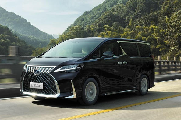 Recenzja minivana Lexusa LM premium