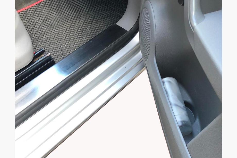 Volkswagen Caddy 2004-2010 Nakładki progowe wewnętrzne (bez napisu, stal nierdzewna) Zdjęcia 3