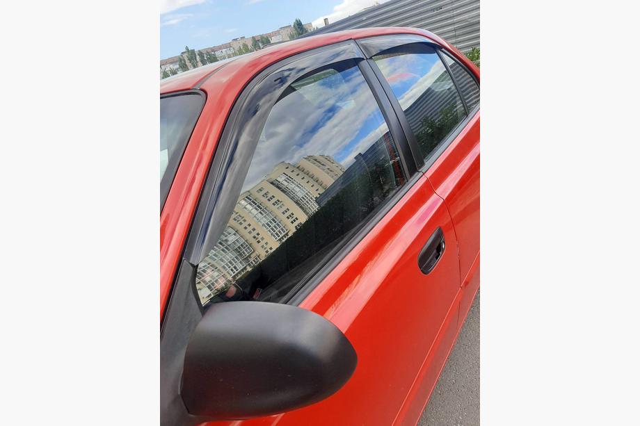 Hyundai Accent 2000-2006 Deflektory Okien (4 szt, ANV) Image