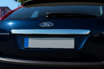 Ford Focus II 2005-2008 Listwa klapy bagażnika (HB, stal nierdzewna) Carmos - Turecka Stal Nierdzewna zdjęcia 1