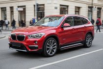 BMW X1 F48 2015-2022 Progi Boczné Maya Red (2 szt., Aluminium) zdjęcia 1