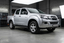 Isuzu D-Max 2011-2019 Progi Boczne Bosphore Black (2 szt., Aluminium) zdjęcia 1