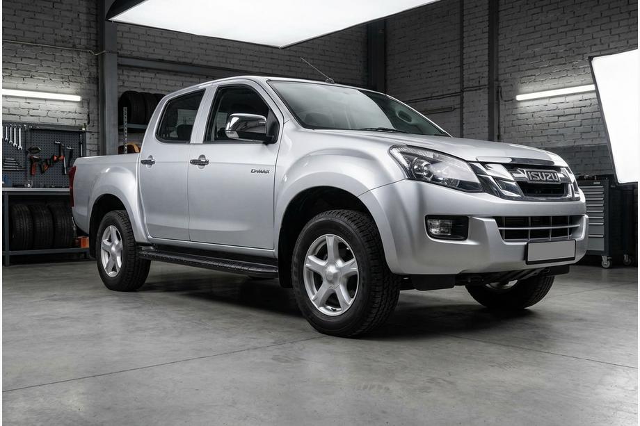 Isuzu D-Max 2011-2019 Progi Boczne Bosphore Black (2 szt., Aluminium) Image