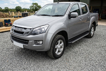 Isuzu D-Max 2011-2019 Progi Boczné Maya V1 (2 szt., Aluminium) zdjęcia 1