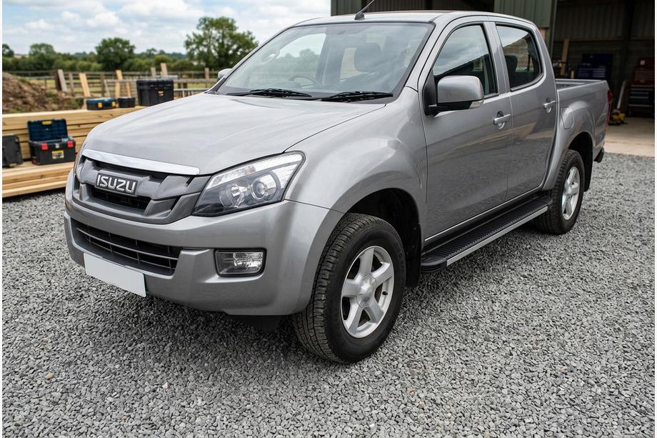 Isuzu D-Max 2011-2019 Progi Boczné Maya V1 (2 szt., Aluminium) Image