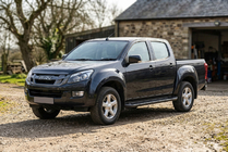 Isuzu D-Max 2011-2019 Progi Boczné Allmond Black (2 szt., Aluminium) zdjęcia 1