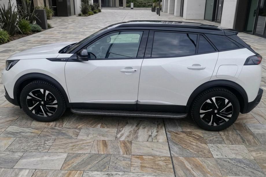 Peugeot 2008 2019- Progi Boczne Bosphore Black (2 szt., Aluminium) Image