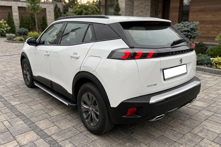 Peugeot 2008 2019- Progi Boczné Maya V1 (2 szt., Aluminium) Image