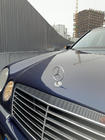 Mercedes E-class W210 1995-2002 Emblemat celownik (z napisem) zdjęcia 2
