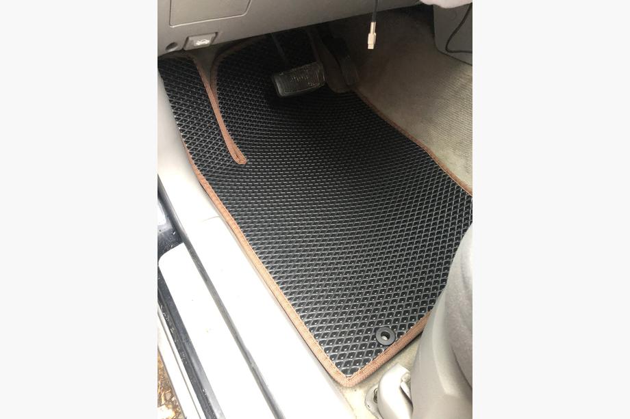 Kia Sorento I BL 2002-2009 Dywaniki EVA (czarne) Image