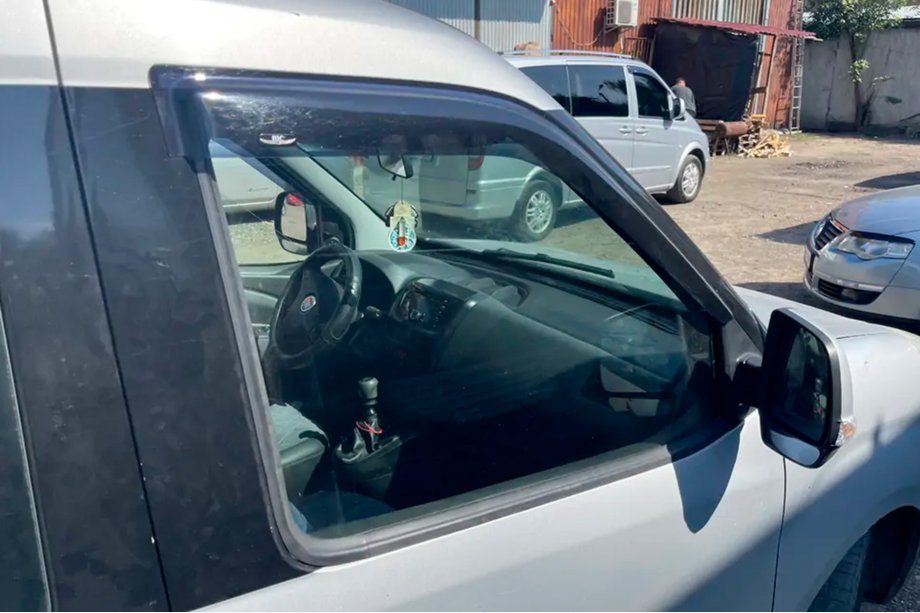 Opel Combo 2012-2018 Deflektory Okien (2 szt, HIC) Image