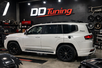 Toyota Land Cruiser 300 2021- Zestaw Body Kit VXR zdjęcia 4