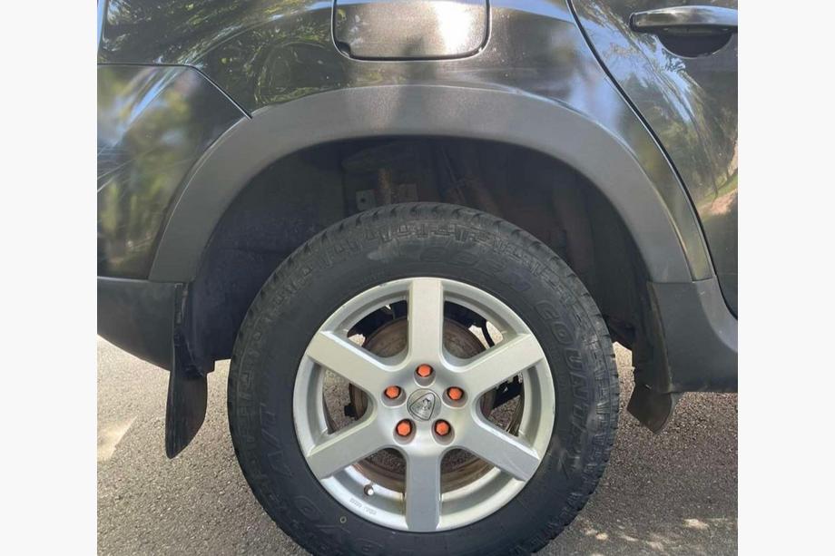 Dacia Duster 2008-2018 Poszerzenia nadkoli (4 szt., czarne ABS) Zdjęcia 4