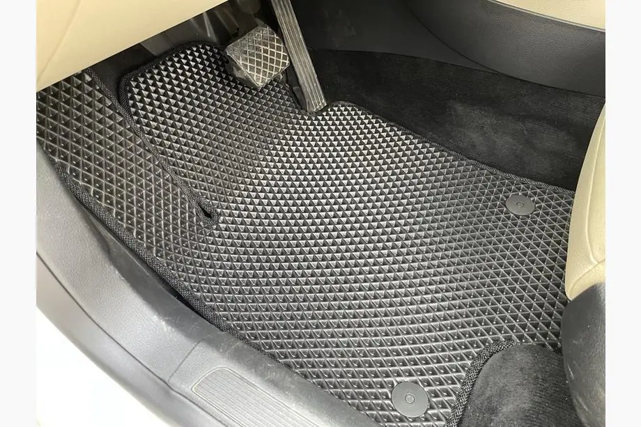 Volkswagen Passat СС 2008-2017 Dywaniki EVA (czarne) Image