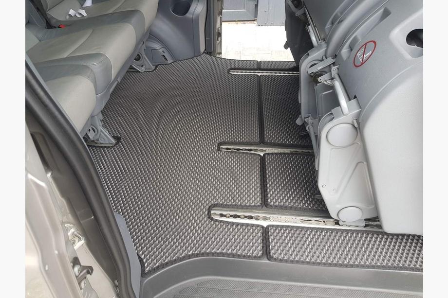 Mercedes Vito W639 2004-2014 Dywaniki EVA V2 (Tylko odbiór osobisty, Zestaw kompletny, Czarne) Image
