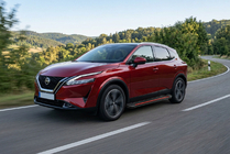 Nissan Qashqai 2021- Progi Boczné Maya Red (2 szt., Aluminium) zdjęcia 1