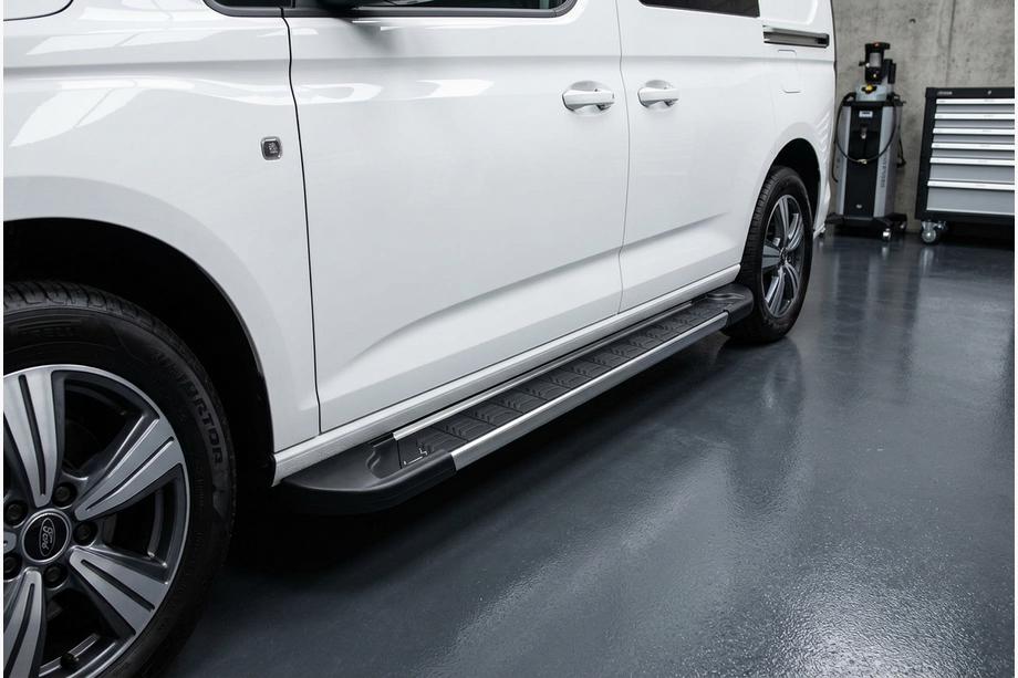 Volkswagen Caddy 2020- Progi Boczné RedLine (2 szt., Aluminium) Baza Standardowa Image