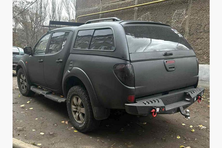 Mitsubishi L200 2006-2015 Progi boczne Dakar V2 z LED (2 szt, metal) Zdjęcia 3