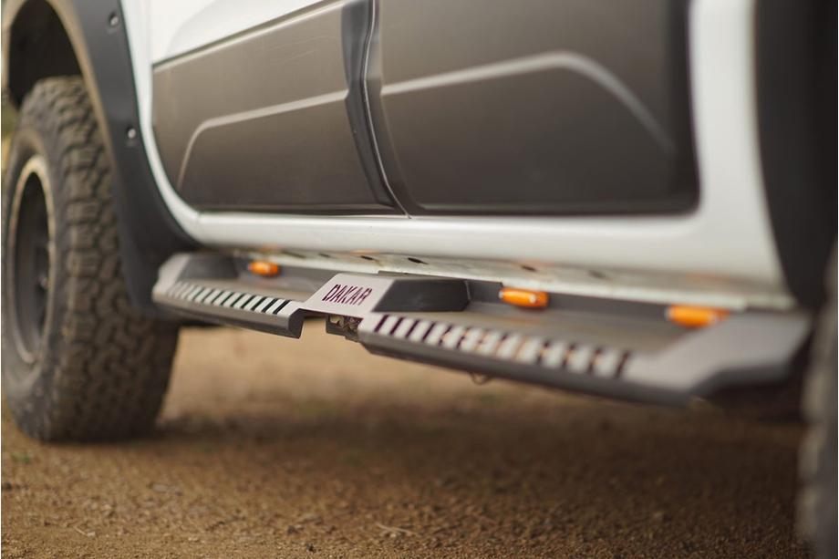 Isuzu D-Max 2002-2011 Progi boczne Dakar V2 z LED (2 szt., metal) Zdjęcia 3
