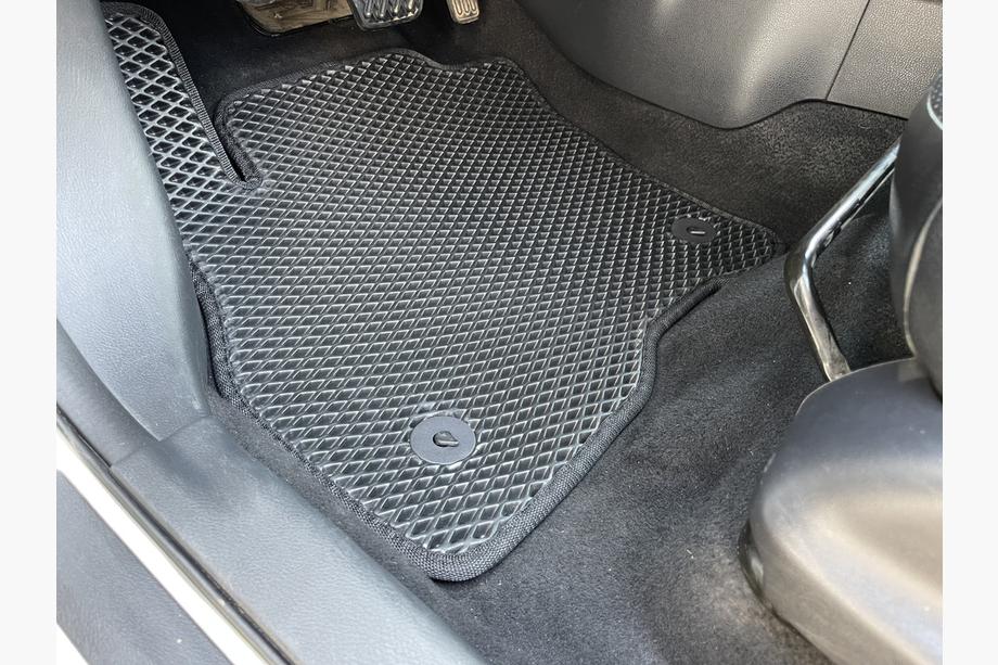 Nissan Leaf 2010-2017 Dywaniki EVA (czarne) Image