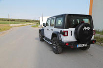 Jeep Wrangler 2018- Progi Boczné Tayga V2 (2 szt., Aluminium) zdjęcia 2