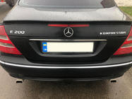 Mercedes E-сlass W211 2002-2009 Emblemat tylny zdjęcia 2
