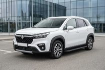 Suzuki SX4 S-Cross 2021- Progi Boczné Allmond Black (2 szt., Aluminium) zdjęcia 1