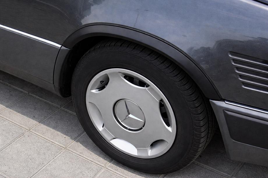 Mercedes E-сlass W124 1984–1997 Poszerzenia nadkoli 1989-1995 (4 szt, czarne, plastik ABS) Image