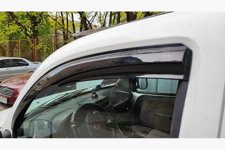 Fiat Doblo I 2005-2010 Deflektory Okien (2 szt., Sunplex Sport) Image