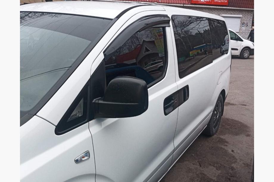 Hyundai H300, H1, Starex 2008-2020 Deflektory Okien (2 szt., Sunplex Sport) Zdjęcia 2