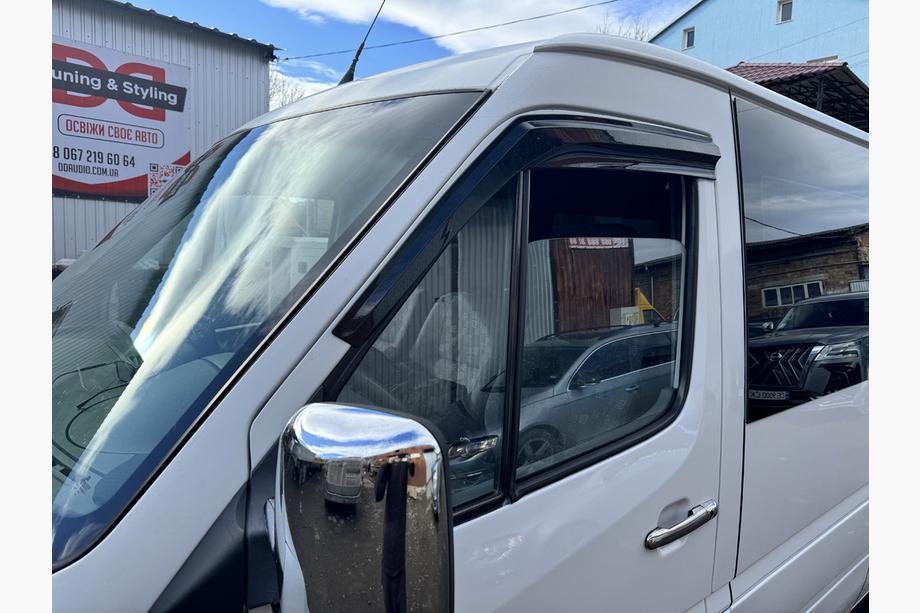 Mercedes Sprinter W901/902/903/904/905 1995–2006 Deflektory Okien (2 szt., Sunplex Sport) Zdjęcia 3
