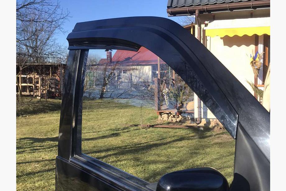 Mercedes Vito W638 1996-2003 Deflektory Okien (2 szt., Sunplex Sport) Zdjęcia 4