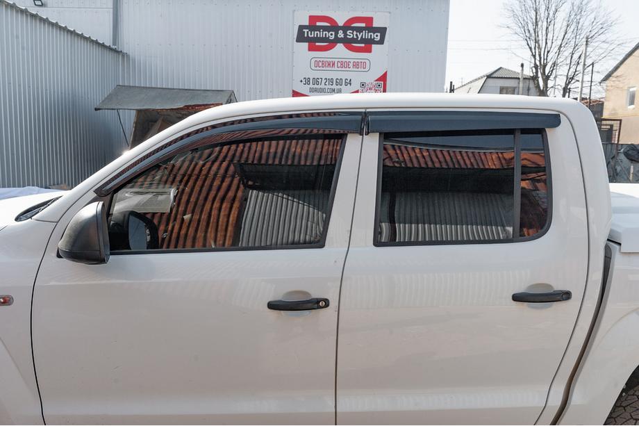 Volkswagen Amarok 2010-2022 Deflektory Okien (4 szt., Sunplex Sport) Zdjęcia 2
