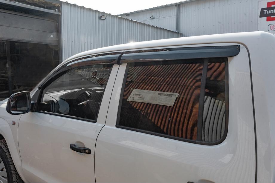 Volkswagen Amarok 2010-2022 Deflektory Okien (4 szt., Sunplex Sport) Zdjęcia 3