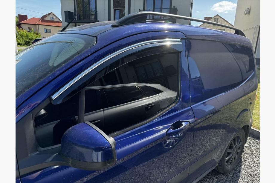 Ford Courier 2014-2023 Deflektory szyb z listwą chromowaną (4 szt., Sunplex Chrome) Image