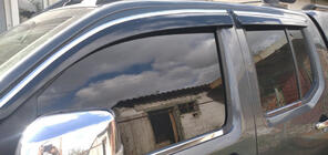 Nissan Navara 2006-2015 Deflektory szyb z listwą chromowaną (4 szt., Sunplex Chrome) zdjęcia 2