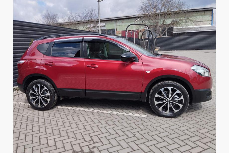 Nissan Qashqai 2010-2014 Deflektory szyb z listwą chromowaną (4 szt., Sunplex Chrome) Zdjęcia 3