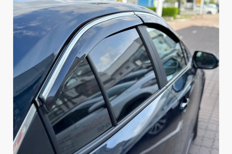 Toyota Corolla 2019- Deflektory szyb z listwą chromowaną (4 szt., Sunplex Chrome) Image