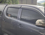 Toyota Hilux 2006-2015 Deflektory szyb z listwą chromowaną (4 szt., Sunplex Chrome) zdjęcia 2