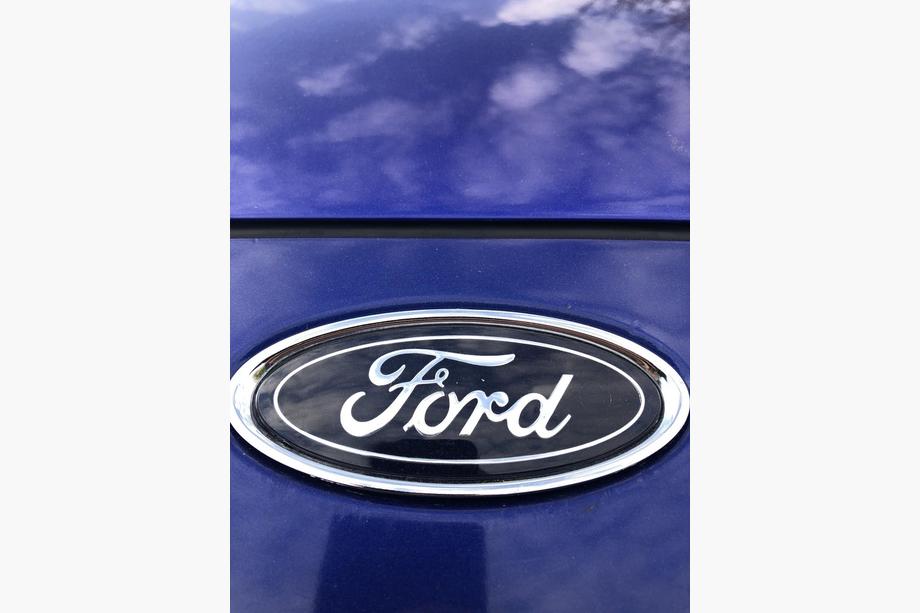 Ford Focus III 2011-2017 Emblemat przedni 2015-2017 112x47 mm (samoprzylepny) Zdjęcia 3