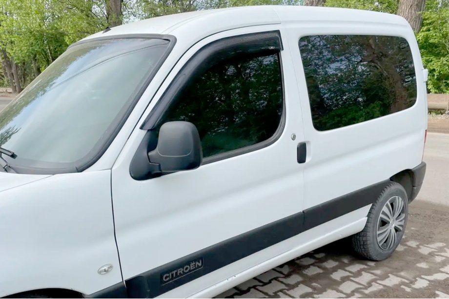 Peugeot Partner 1996-2008 Deflektory szyb 11 cm (2 szt, HIC) Image