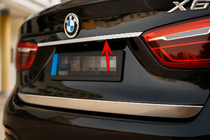 BMW X6 F16 2014-2019 Listwa chromowana nad tablicą rejestracyjną zdjęcia 1