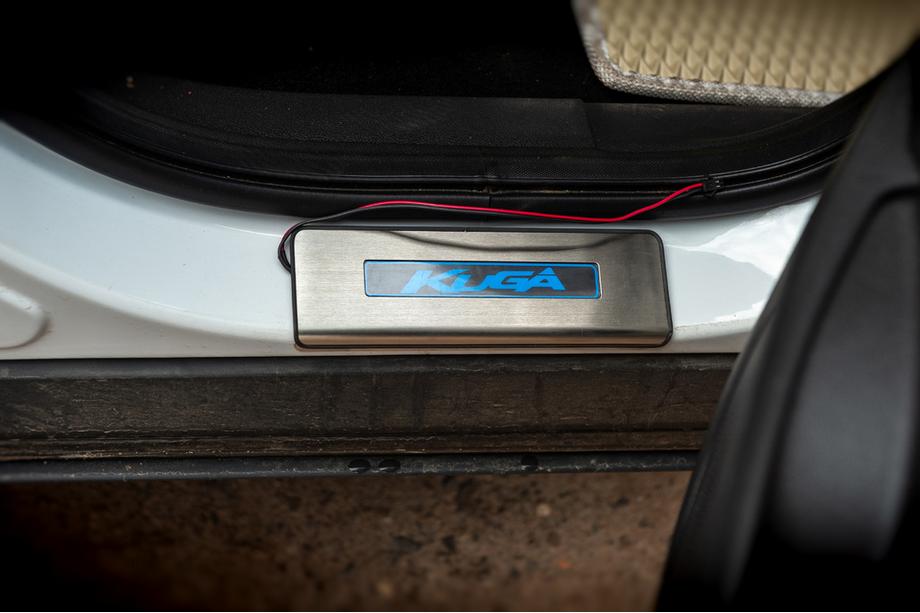 Ford Kuga/Escape 2013-2019 Nakładki progowe Libao LED (4 szt, stal nierdzewna) Zdjęcia 4