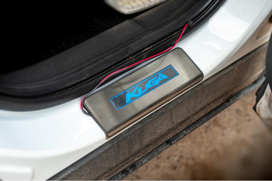 Ford Kuga/Escape 2013-2019 Nakładki progowe Libao LED (4 szt, stal nierdzewna) Zdjęcia 3