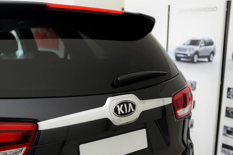 Kia Sorento III UM 2014-2020 Listwa klapy bagażnika nad tablicą rejestracyjną Libao V1 (Plastik) Image