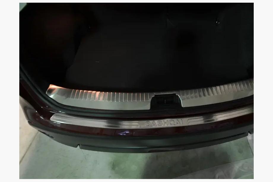 Nissan Qashqai 2010-2014 Nakładka na próg bagażnika Libao (stal nierdzewna) Zdjęcia 2