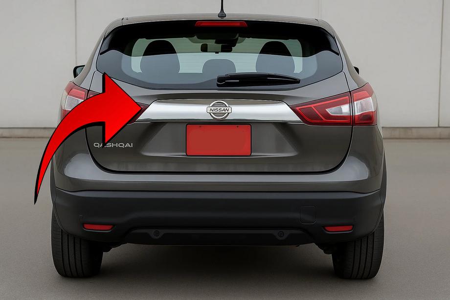 Nissan Qashqai 2014-2021 Listwa klapy nad tablica rejestracyjna Libao (plastik) Image